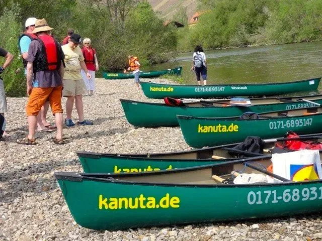 kanuverleih-kanutouren-kanuvermietung-kanuta-18 Kanufahren auf dem Rhein.
